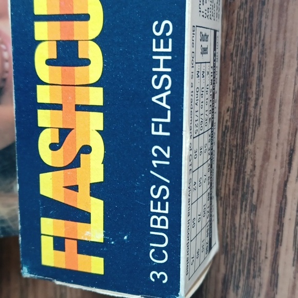 Sylvania Magic Cubes for Camera Flash 3 Cubes/12 Flashes - Picture 3 of 5